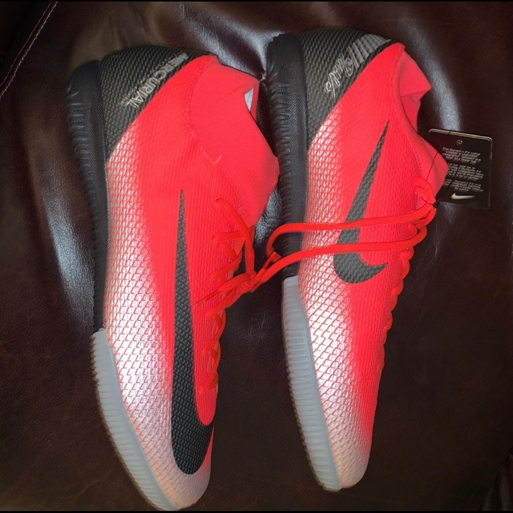 NWT Nike Mercurial indoor Soccer sneaker. Men’s size 11 1/2 new never worn